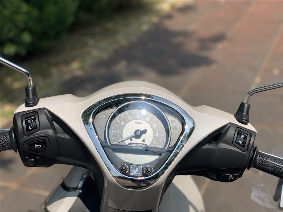 Piaggio Liberty vs Honda SH Mode: Quý cô nên chọn xe tay ga nào? - 3