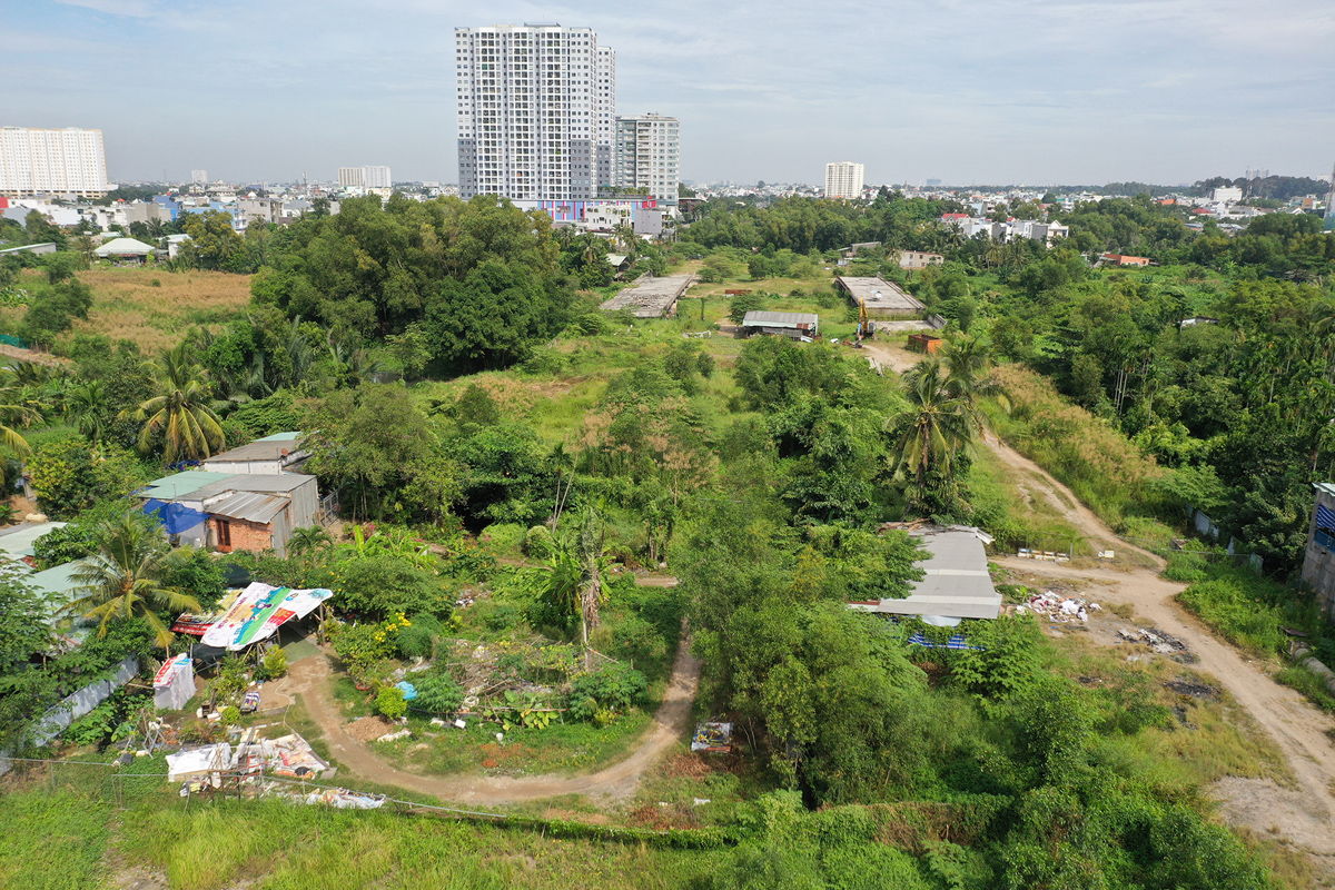 Ảnh: 2,7km đường vành đai 2 ở TP.HCM “biến mất” sau gần 2 năm dừng thi công - 17