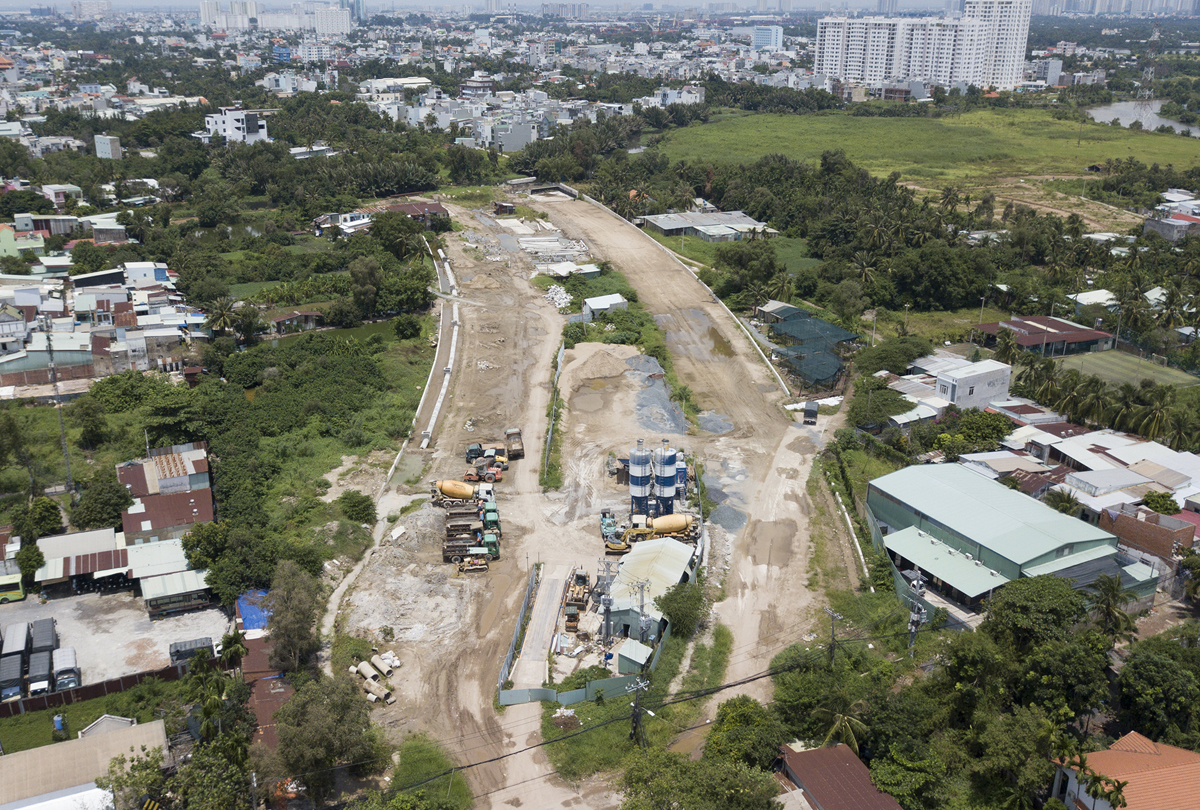 Ảnh: 2,7km đường vành đai 2 ở TP.HCM “biến mất” sau gần 2 năm dừng thi công - 8