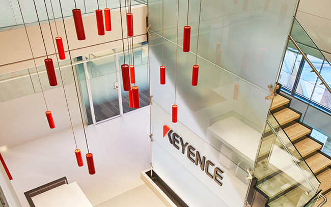 Ông Takizaki đã từ chức tại Keyence năm 2015, hiện, ông giữ chức chủ tịch danh dự.
