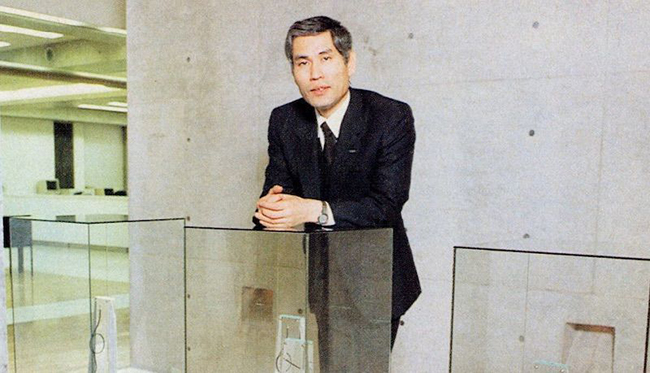 Đó chính là Takizaki Takemitsu. Ông sinh năm 1945, tại tỉnh Hyogo của Nhật Bản.
