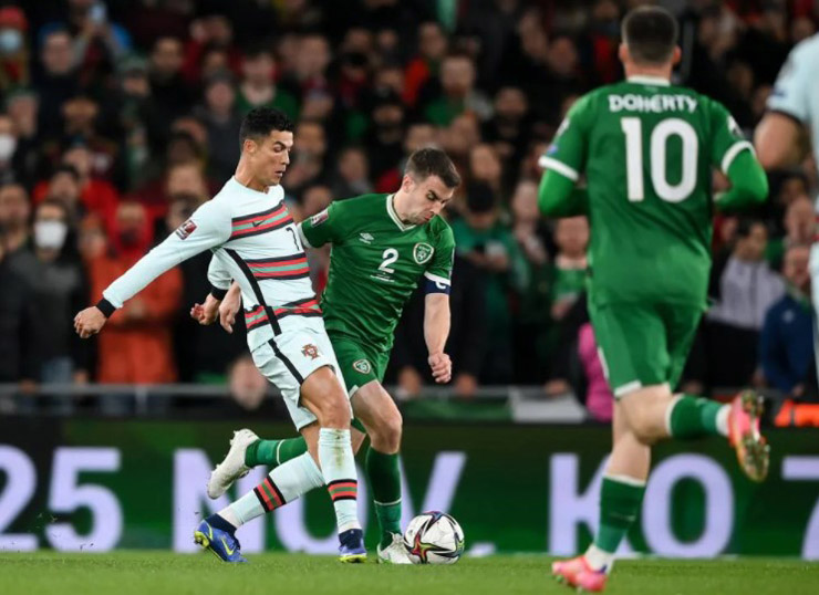 Ronaldo bất lực trước hàng phòng ngự của CH Ireland