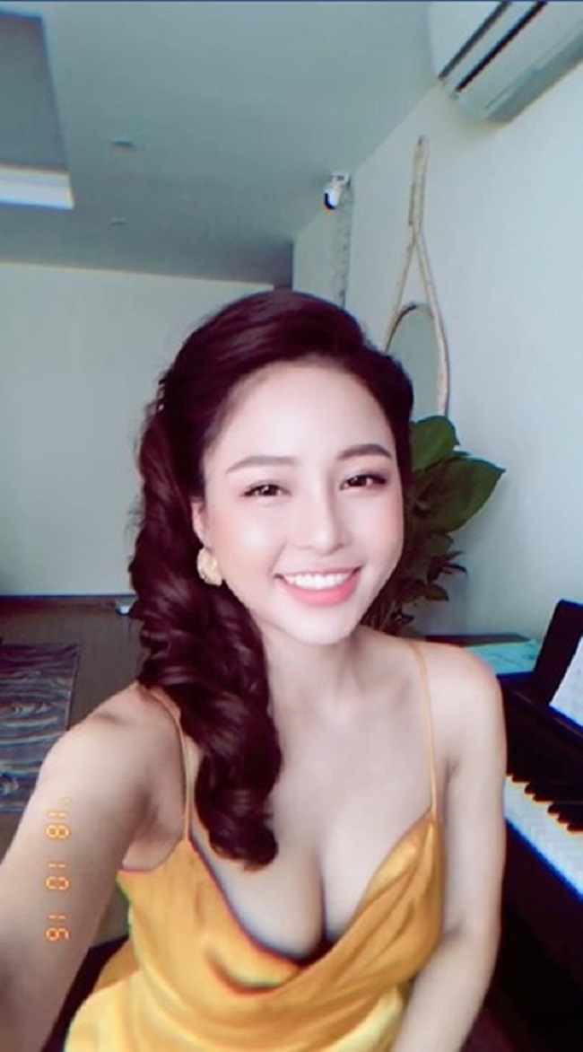 Sau thời gian showbiz gần như "đóng băng", Trâm Anh thường xuyên chia sẻ về&nbsp;cuộc sống "bình thường mới".
