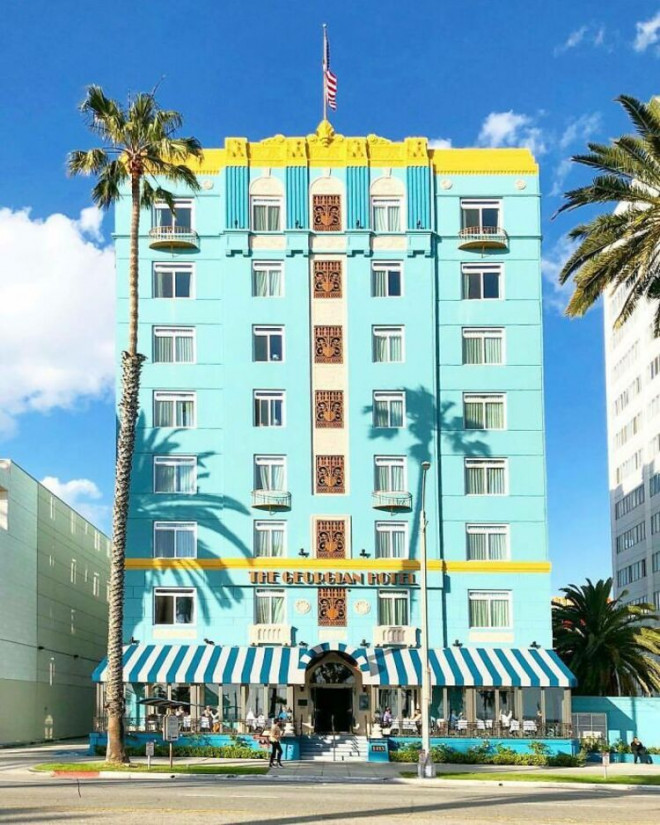 The Georgian Hotel là một khách sạn boutique tuyệt đẹp ở vùng biển nắng lửa của&nbsp;Los Angeles được xây dựng từ những năm 1939.&nbsp;