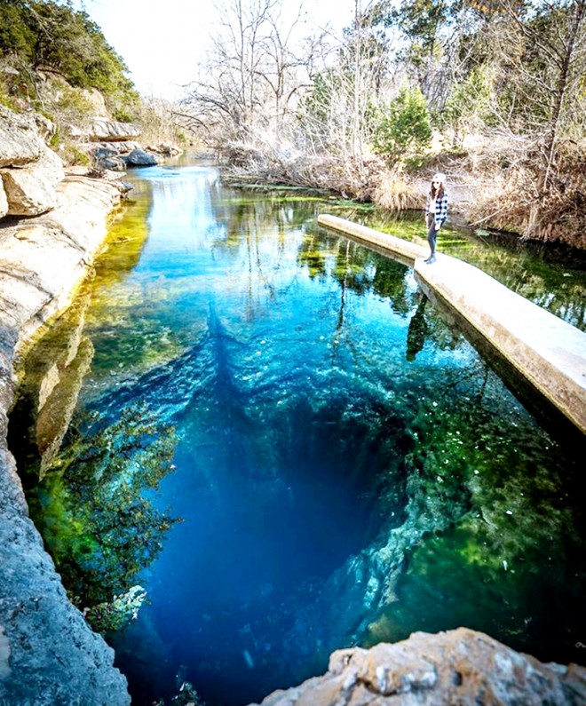 Giếng Jacob là một trong những động nước dài nhất ở Texas (Mỹ)