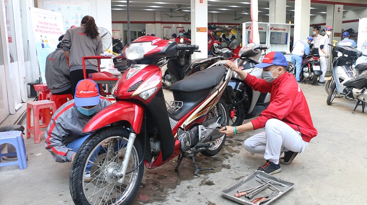 Chương trình nói trên bao gồm 4 hoạt động: Đo kiểm khí thải, thí điểm tiếp nhận xe mô tô, xe gắn máy cũ mà người dân thải bỏ và hỗ trợ chuyển đổi sang xe máy mới, khảo sát ý kiến người dân về tác động của chính sách kiểm soát khí thải xe máy.