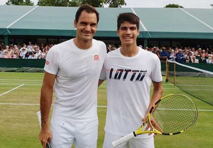 Alcaraz từng may mắn được chụp ảnh cùng Federer