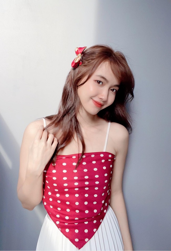 Jang Mi nổi lên là hiện tượng mạng xã hội, được người hâm mộ đặt biệt danh "Thánh nữ bolero" bởi giọng hát ngọt ngào cùng gương mặt xinh xắn.

