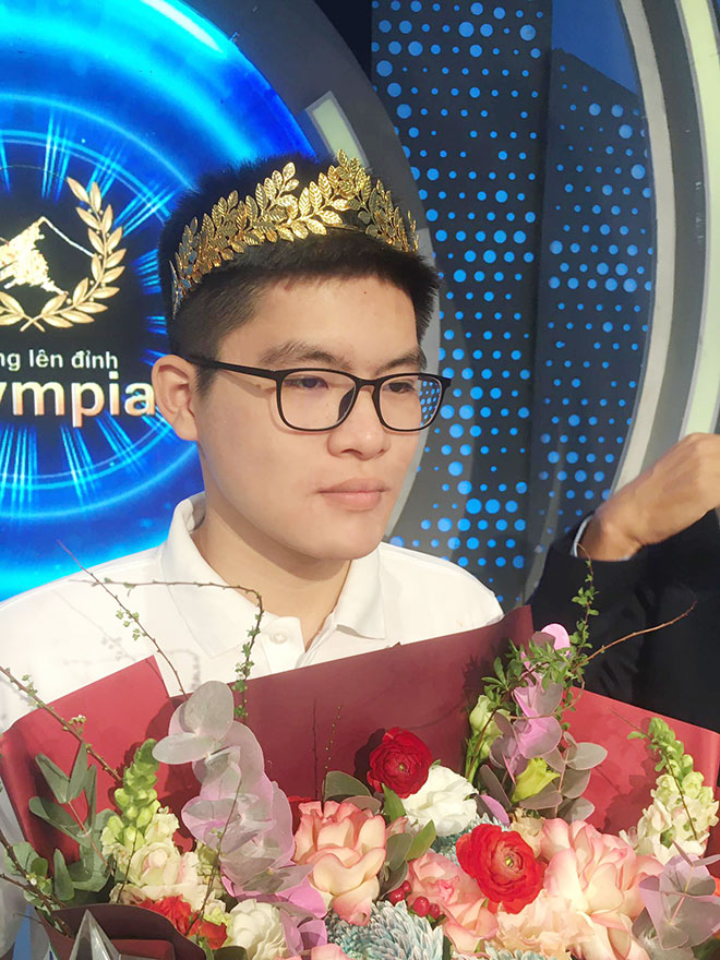 Người thân tiết lộ điều bất ngờ về nhà vô địch Olympia 2021 - 1