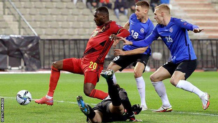 Benteke ghi bàn mở tỷ số từ khá sớm cho ĐT Bỉ khi đối đầu ĐT Estonia ở Brussel