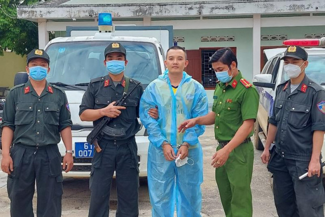 Phi được công an TP Dĩ An di lý về Việt Nam để xử lý theo quy định của pháp luật. Ảnh: CA