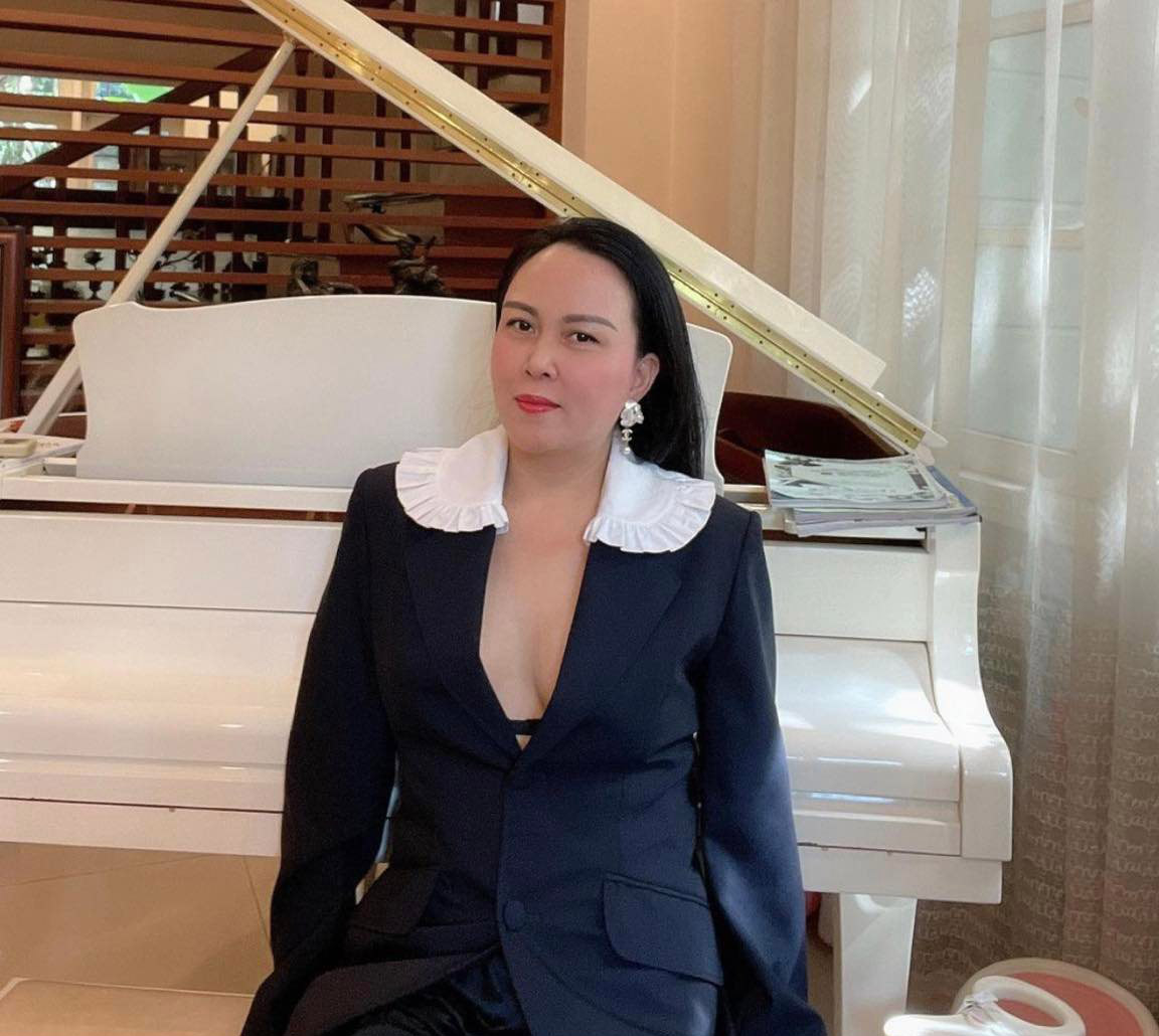 Cách mặc được đánh giá là táo bạo nhưng không phản cảm của người đẹp gốc Thanh Hóa.