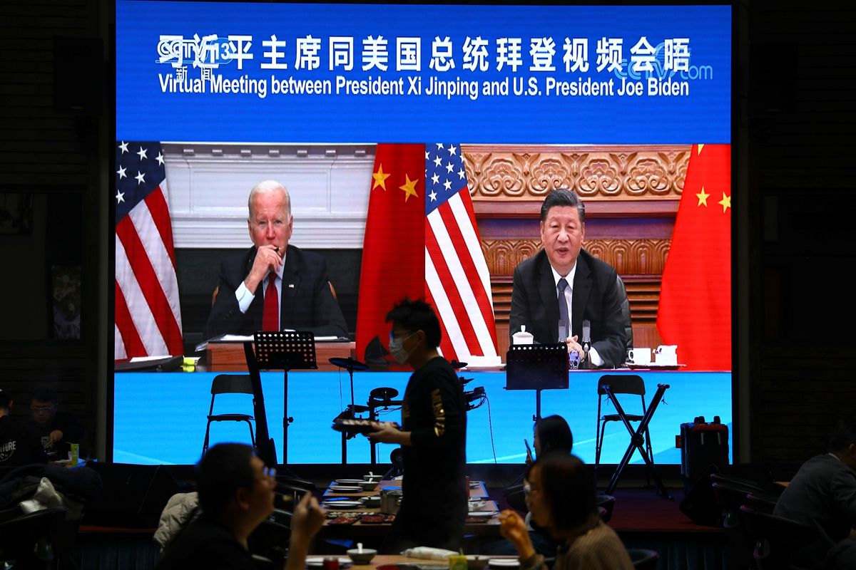 Tổng thống Mỹ Biden và Chủ tịch Trung Quốc Tập Cận Bình trong cuộc gặp trực tuyến hiếm hoi (ảnh: AP)