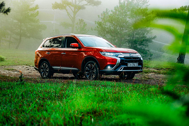 Giá xe Mitsubishi Outlander lăn bánh tháng 11/2021, ưu đãi 50% LPTB và quà tặng - 2