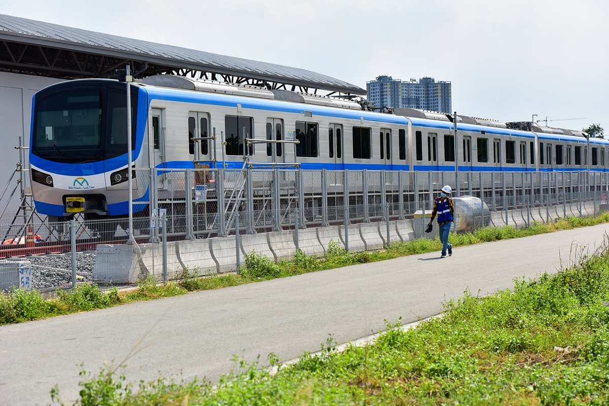 Theo Ban Quản lý Đường sắt đô thị TP.HCM, tàu metro sẽ được chạy thử theo 3 giai đoạn chạy thử gồm: đoạn ga Bình Thái - depot Long Bình (TP Thủ Đức), đoạn từ ga Bình Thái đến ga Văn Thánh (quận Bình Thạnh) và đoạn cuối cùng từ ga Văn Thánh đến ga Bến Thành (quận 1).