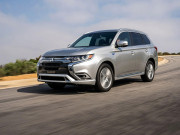 Tin tức ô tô - Giá xe Mitsubishi Outlander lăn bánh tháng 11/2021, ưu đãi 50% LPTB và quà tặng