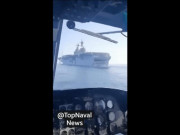 Video: Trực thăng Iran áp "sát sàn sạt" tàu đổ bộ Mỹ