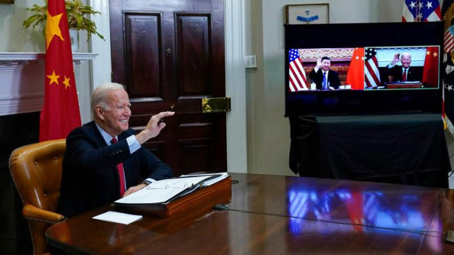 Tổng thống Joe Biden vui vẻ khi gặp gỡ Chủ tịch Tập Cận Bình. Ảnh: SKY NEWS