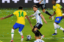 Video bóng đá Argentina - Brazil: Kinh điển máu lửa, Fred bị xà ngang từ chối