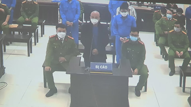 Ngày 17/11, Tòa án nhân dân tỉnh Thái Bình đã mở phiên sơ thẩm xét xử bị cáo Nguyễn Xuân Đường (Đường "Nhuệ") cùng các đồng phạm về tội "cưỡng đoạt tài sản" khi ăn chặn tiền hỏa táng trên địa bàn tỉnh.
