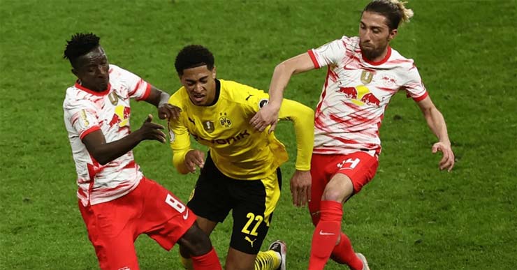 Dortmund tụt lại sau Bayern vì trận thua Leipzig nhưng cách biệt vẫn chỉ là 4 điểm