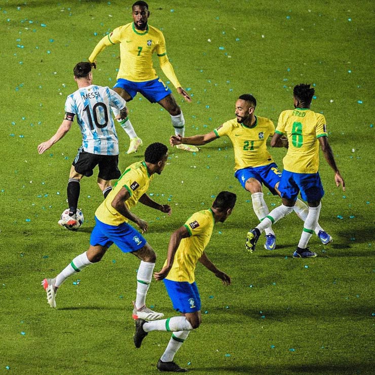 Messi "khiêu vũ" giữa vòng vây của 5 cầu thủ Brazil