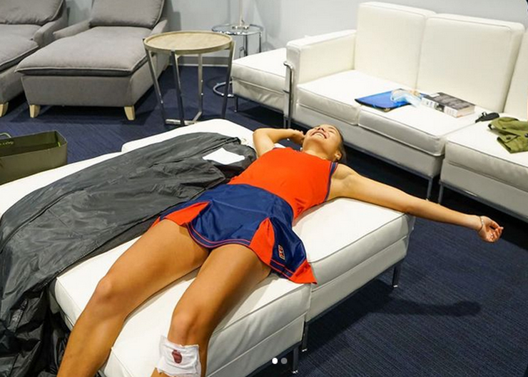 Raducanu thả lỏng&nbsp;để cơ thể nghỉ ngơi sau trận chung kết US Open 2021