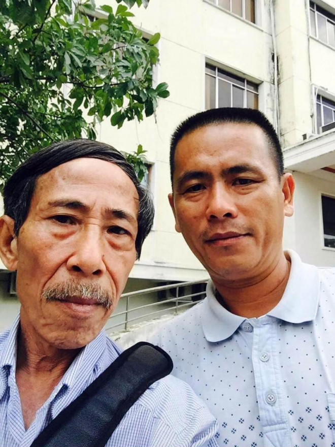Ông Nguyễn Thận và anh Đỗ Thanh An đến Cục CSHS Bộ Công an năm 2017 để gửi đơn tố cáo. Ảnh: Phương Nam