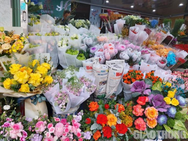 Nhiều mẫu hoa được chuẩn bị để "gói theo giá tiền"