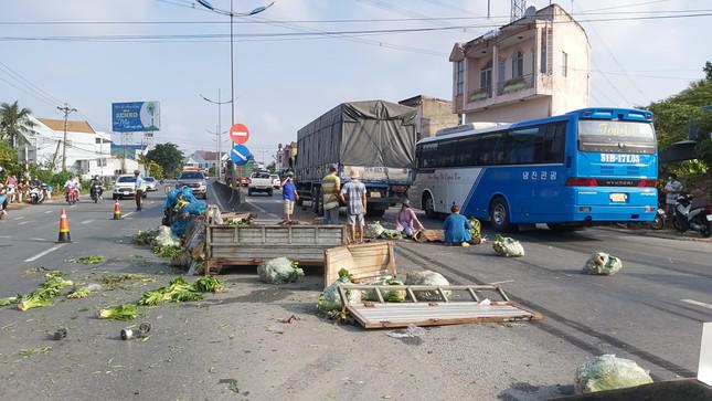 Hiện trường vụ tai nạn làm một người tử vong. Ảnh Châu Thành.