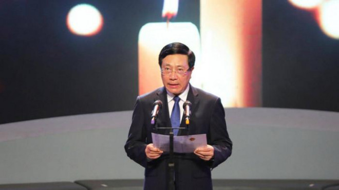 Phó Thủ tướng Thường trực Chính phủ, Chủ tịch Ủy ban ATGT Quốc gia Phạm Bình Minh phát biểu tại lễ tưởng niệm - Ảnh: Tạ Hải