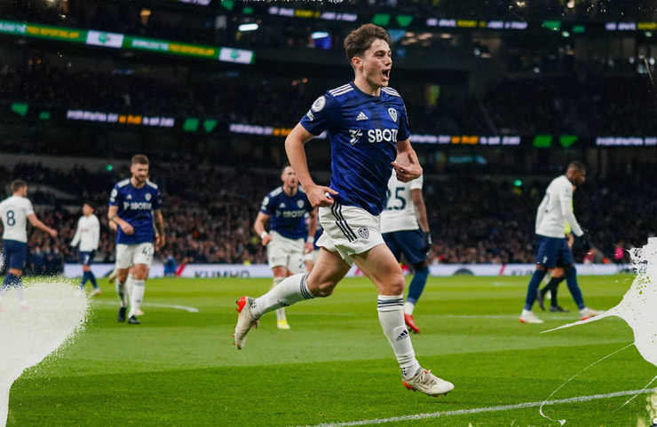 Bàn thắng mở tỷ số quan trọng của Daniel James ghi cho Leeds vào lưới Tottenham