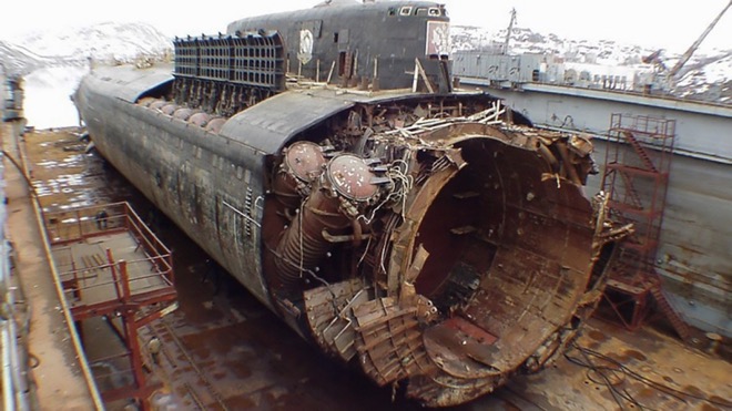 Vụ tàu ngầm vỡ đôi khiến 118 người thiệt mạng: Đô đốc Nga tiết lộ nguyên nhân - 1