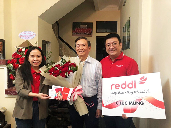 Nhiều học trò nơi phương xa nhờ Reddi nhắn gửi tấm lòng đến thầy cô trong dịp 20/11 vừa qua