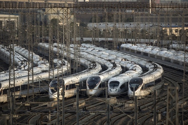 Tàu cao tốc Trung Quốc hiện nay đạt tốc độ tối đa 350 km/giờ.