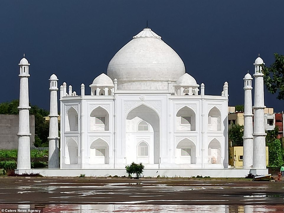 Người đàn ông Ấn Độ xây phiên bản giống hệt như thật của ngôi đền Taj Mahal.
