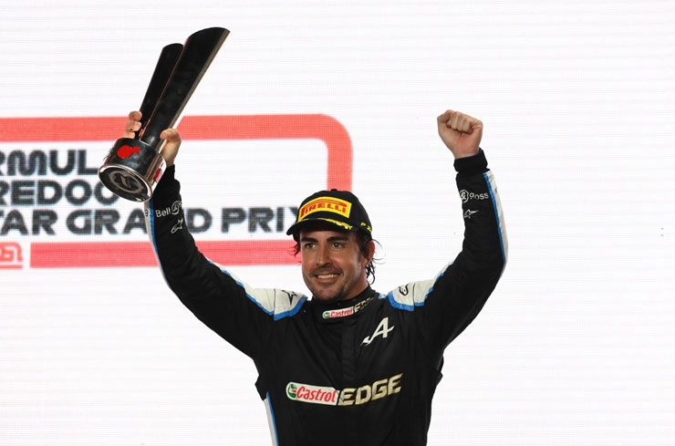 Alonso giành podium ở tuổi 40