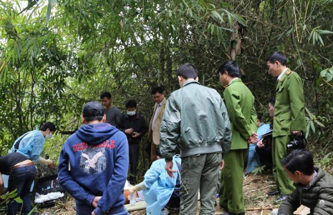 Công an khám nghiệm một vụ án trên núi (ảnh chí có tính chất minh họa)