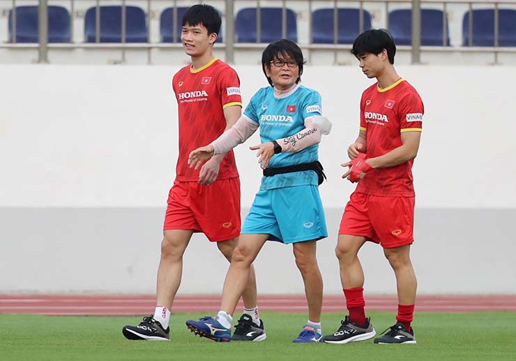 ĐT Việt Nam &#34;luyện công&#34; đấu AFF Cup: Công Phượng bất ngờ tập riêng - 7