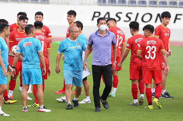 ĐT Việt Nam &#34;luyện công&#34; đấu AFF Cup: Công Phượng bất ngờ tập riêng - 9