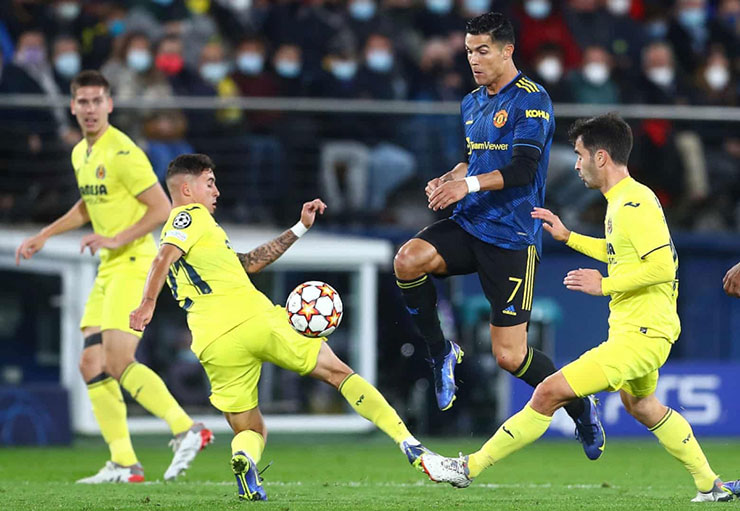 Ronaldo mở tỷ số giúp MU thắng Villarreal 2 bàn cách biệt và có vé vào vòng 1/8 Champions League