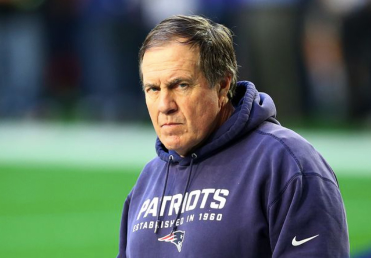 2.&nbsp;Bill Belichick.&nbsp;HLV trưởng CLB bóng bầu dục New England Patriots, ông Belichick, sau khi vô địch trận đấu &nbsp;Super Bowl năm 2008.&nbsp;Belichick đã ra khỏi sân chạy thẳng về phía phòng thay đồ của đội mình.&nbsp;Điều này khiến HLV đội thua cuộc&nbsp;Patriots, ông Tom Coughlin&nbsp;trở thành HLV đầu tiên của giải không được đối thủ bắt tay sau trận.&nbsp;