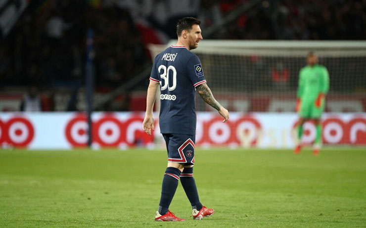 Messi nhiều lần đi bộ trên sân Etihad khi PSG thua ngược Man City 1-2 ở lượt đấu áp chót vòng bảng Champions League