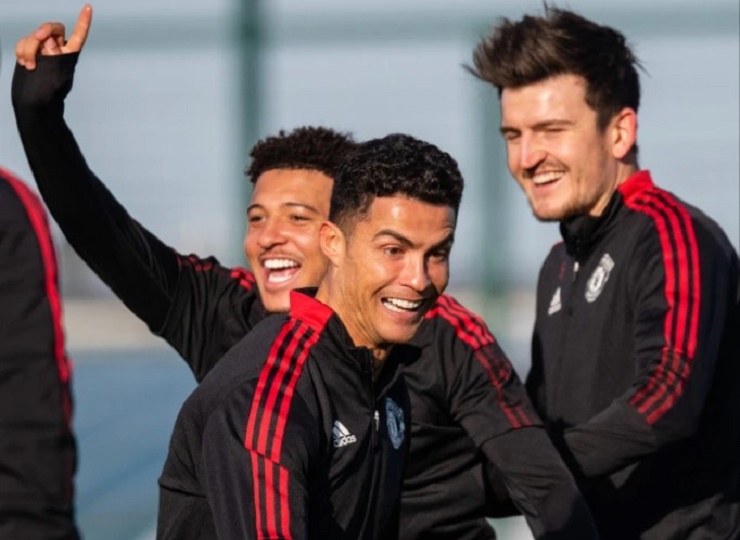 Nụ cười rạng rỡ trên khuôn mặt của Ronaldo, Sancho và Maguire