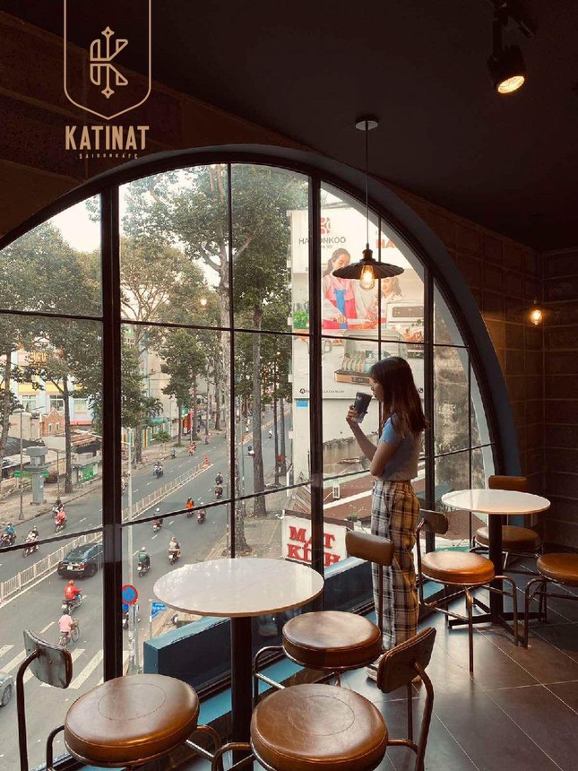 Ngắm nhìn một góc Sài Gòn yên bình - Ảnh: Katinat Saigon Kafe