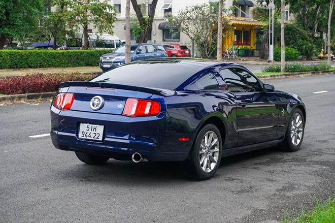 &#34;Chủ tịch cà phê&#34; Đặng Lê Nguyên Vũ tậu Ford Mustang đời 2010 - 8