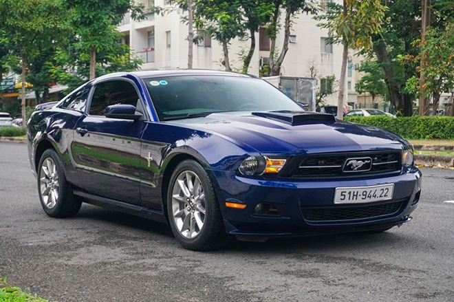 &#34;Chủ tịch cà phê&#34; Đặng Lê Nguyên Vũ tậu Ford Mustang đời 2010 - 2