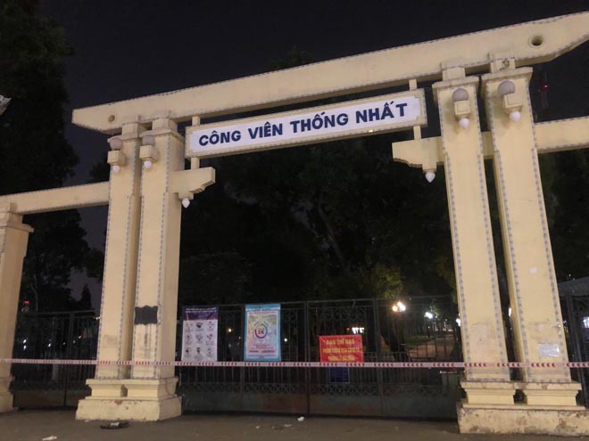 Tạm thời phong toả công viên Thống Nhất sau khi bảo vệ dương tính SARS-CoV-2.