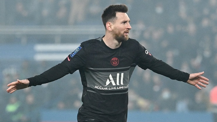 Messi hướng đến bàn thắng đầu tiên trên sân khách tại Ligue 1