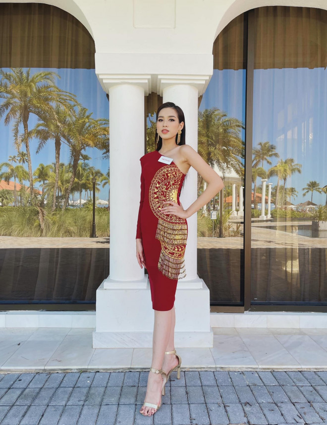 Đỗ Thị Hà diện váy lệch vai quyến rũ, rạng rỡ đọ sắc bên đương kim Hoa hậu thế giới - hình ảnh 3